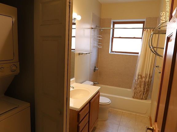 4th image of 905 W Belmont Ave #55bfe41rr
