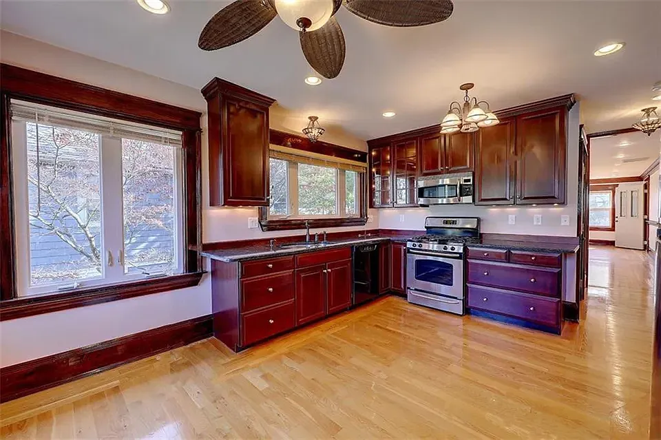 3 bed, 2000 sqft, $3,000 — Photo 2