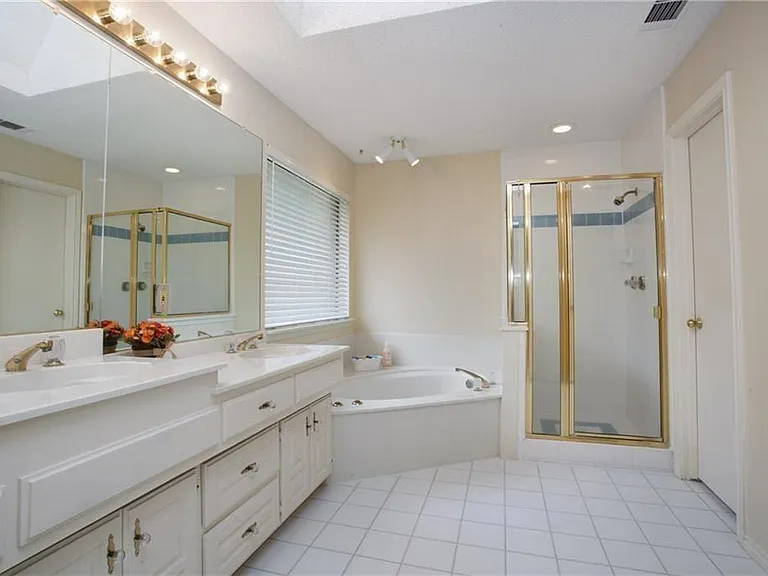 2127 Windy Ridge Ln — Photo 9