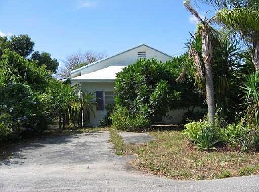 1st image of 846 NE 39th St