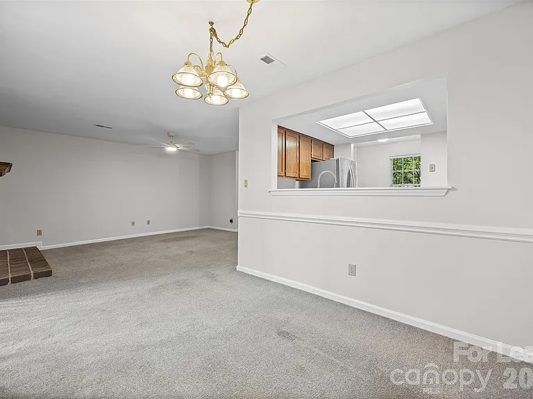 2920 Iron Gate Ln — Photo 8