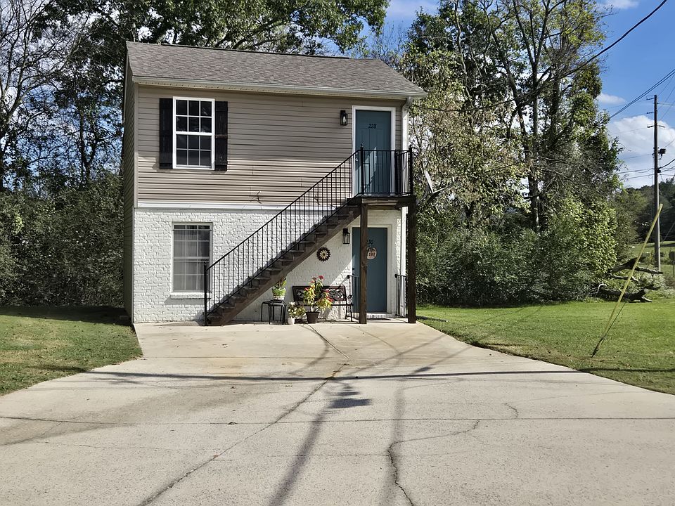 1st image of 228 Villa Ct