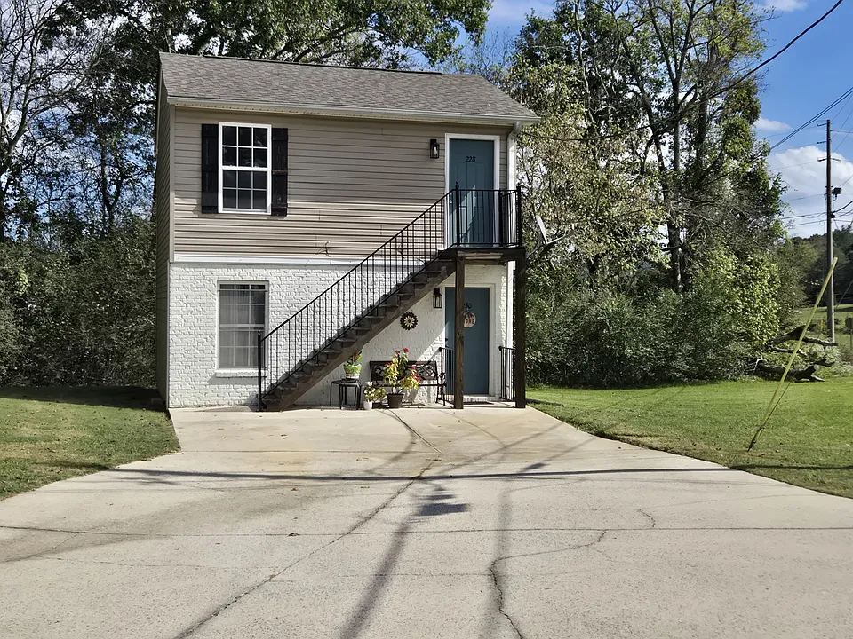 228 Villa Ct