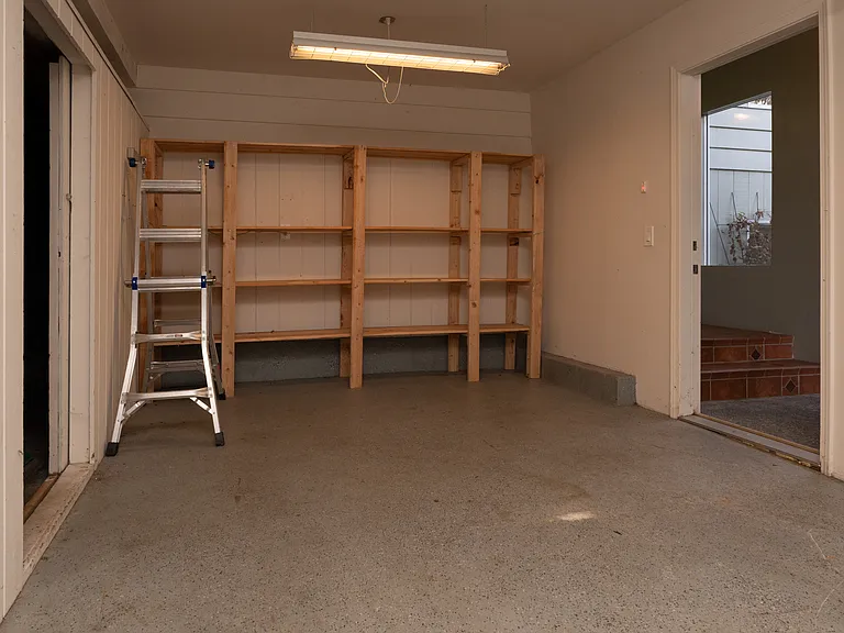 15323 SE 42nd St — Photo 35
