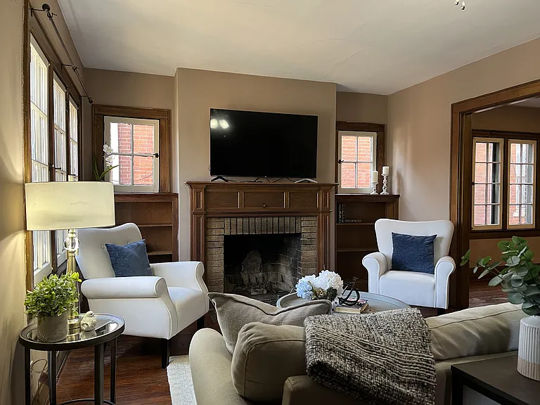 1347 Highland St — Photo 9