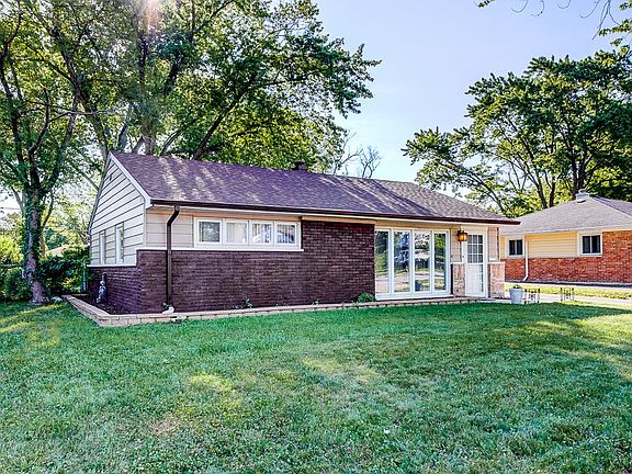 3rd image of 328 Blackhawk Dr