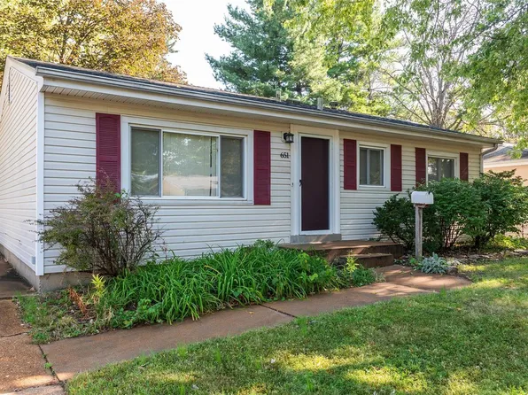 651 Village Square Dr, Hazelwood, MO 63042