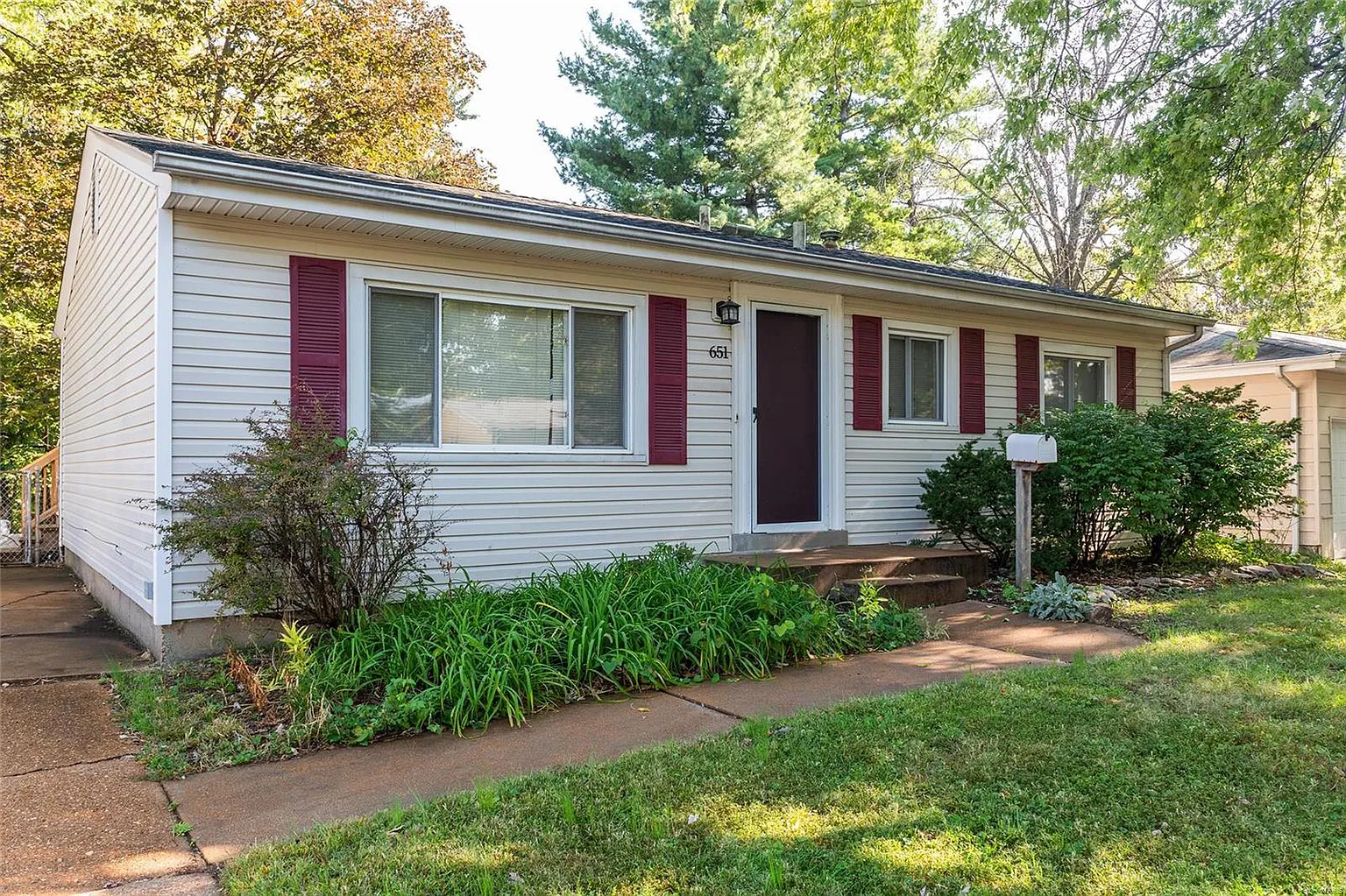 651 Village Square Dr photo 1