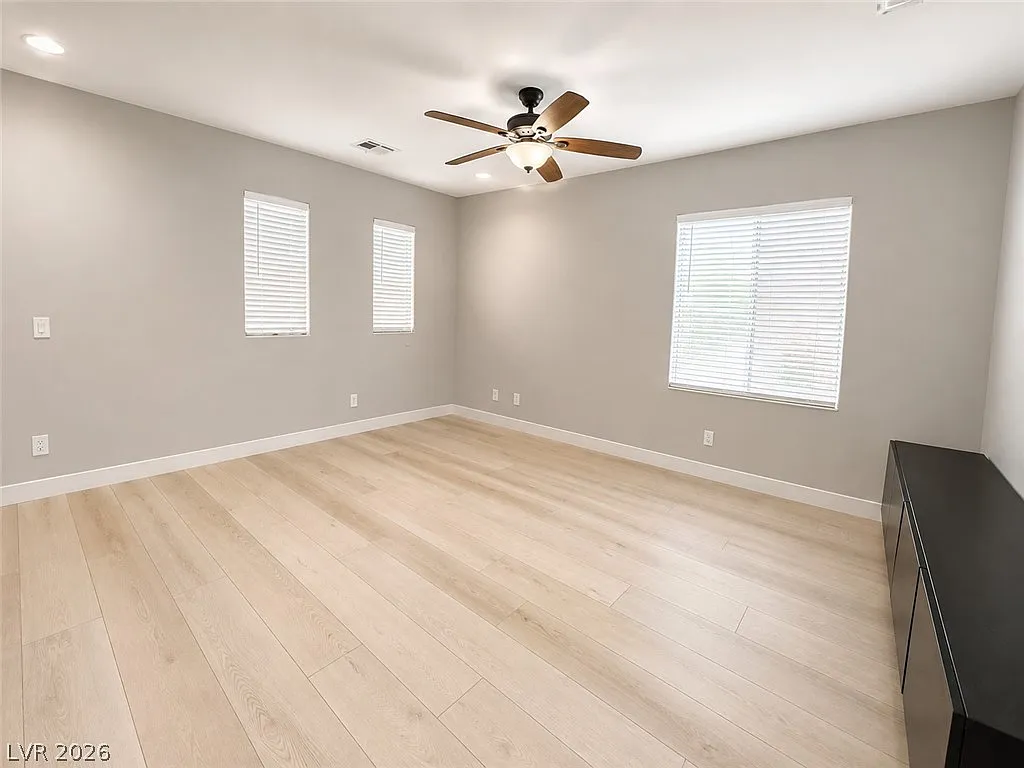 4 bed, 2.5 bath, 2352 sqft, $2,352 — Photo 4