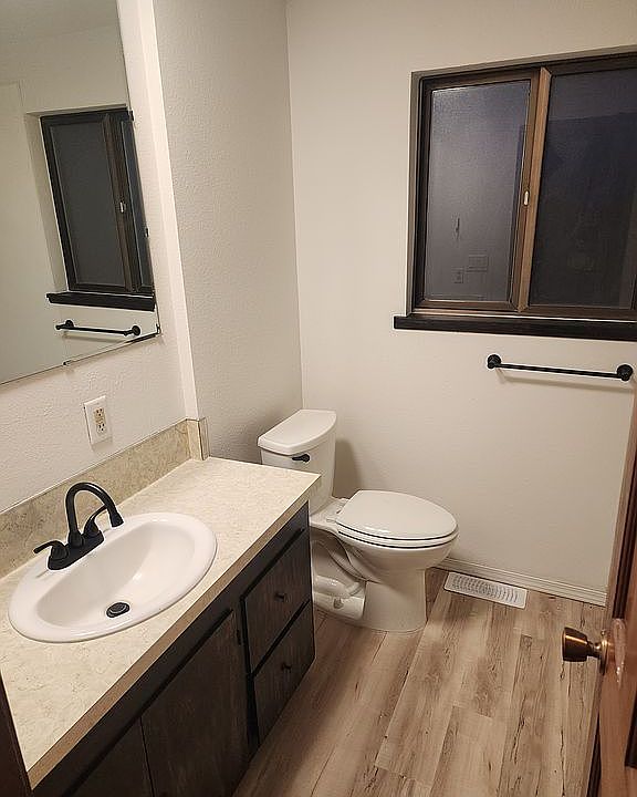 1st image of 8989 Hillview Rd