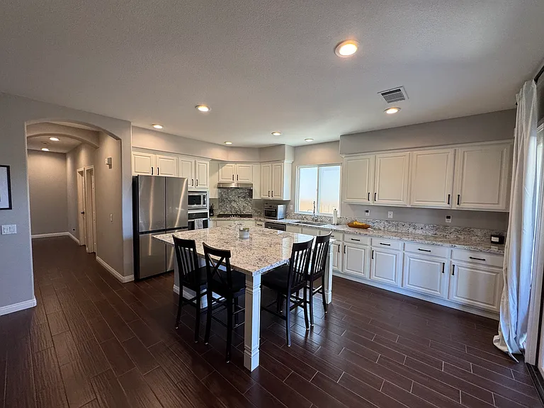 Gleneagles Dr — Photo 9