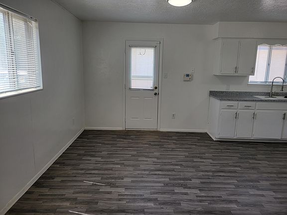 5th image of 1609 Stanford Dr SE