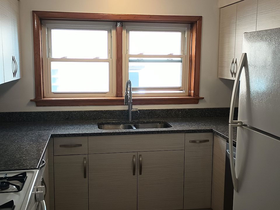 1st image of 4936 Greenwood Ave #1