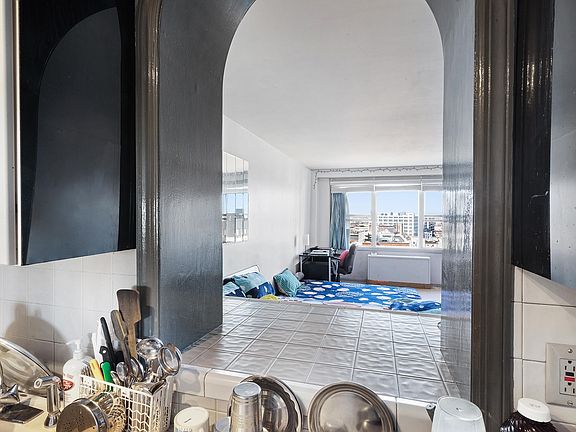 3rd image of 225 Saint Pauls Ave APT 8B
