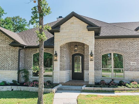 2nd image of 1206 Quarry Oaks Dr