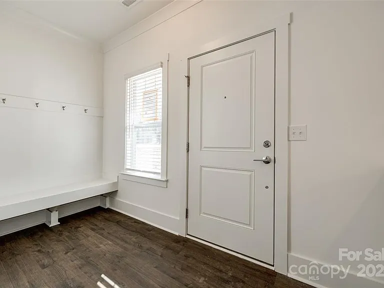 1237 Eastway Dr — Photo 8