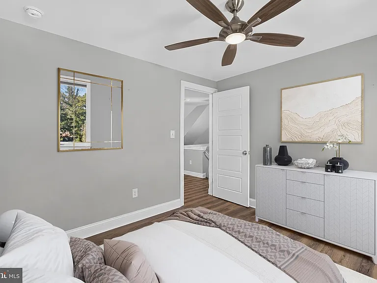 21 E Redman Ave — Photo 41