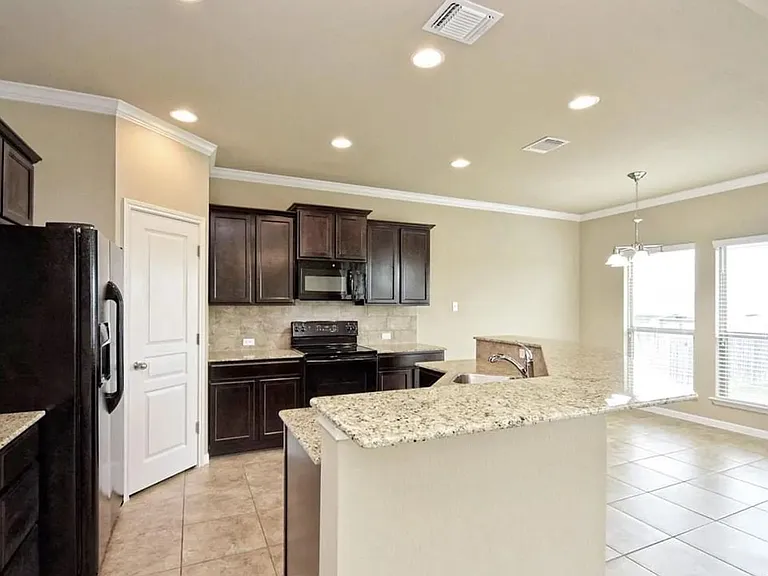 5707 Blackstone Dr — Photo 6