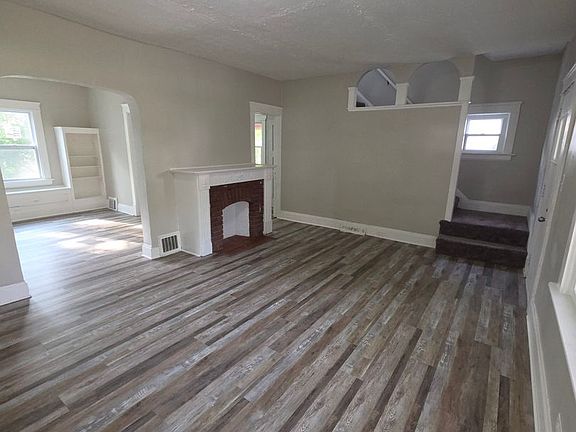 3rd image of 3632 E 106th St