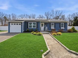 28 Berkshire Road, Holbrook, NY 11741