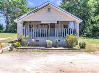 18 Gossett St, Laurens, SC 29360