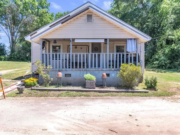 18 Gossett St, Laurens, SC 29360
