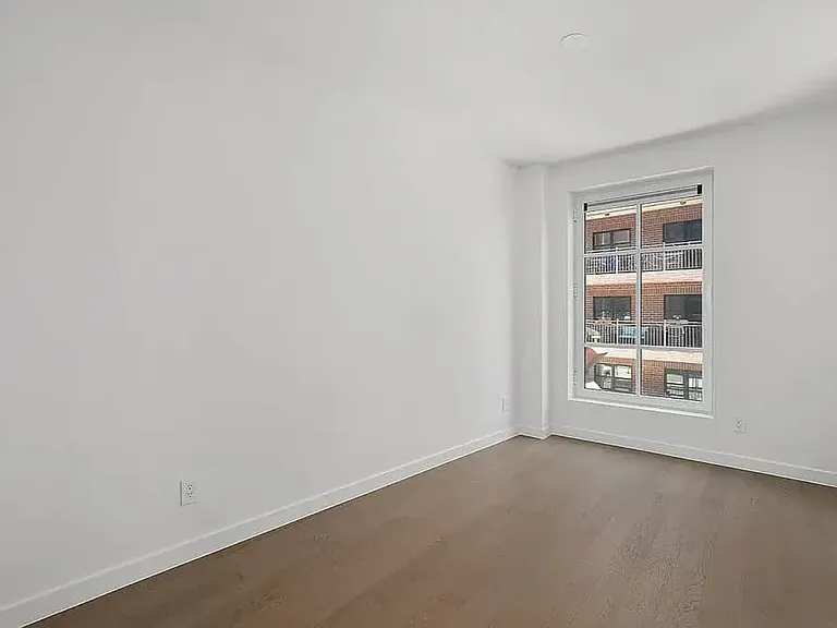 37-26 32nd St #5D — Photo 4
