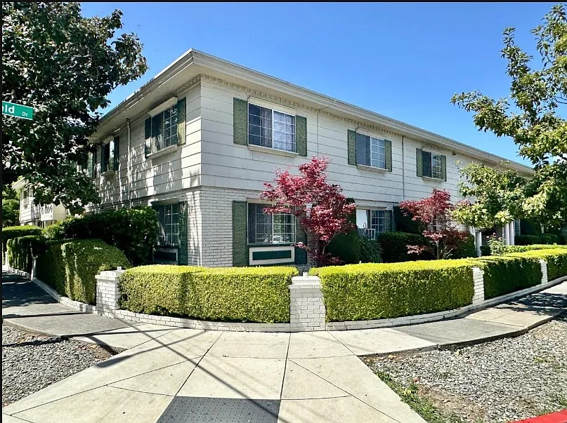 495 Richfield Dr — Photo 1