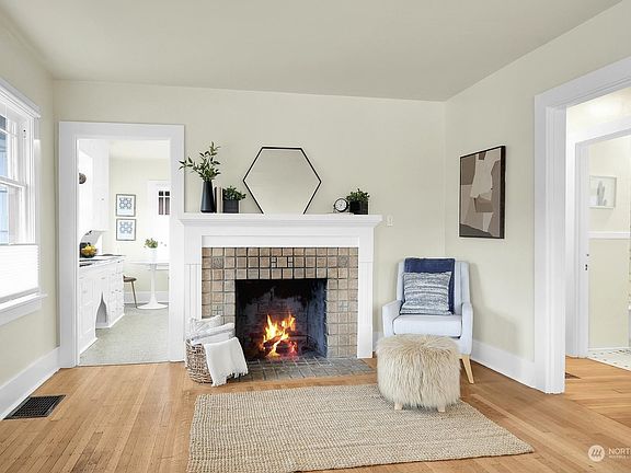 4th image of 4005 Latona Avenue NE