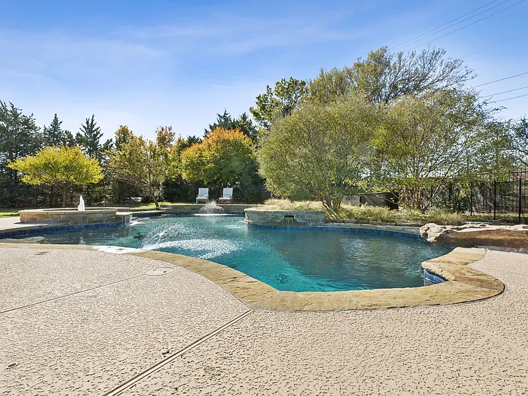 5801 Hathaway Dr — Photo 28