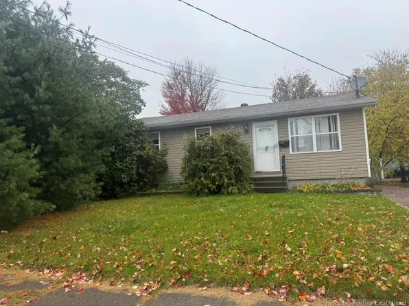 61 McKenzie Ave, Moncton, NB E1C 7Y8