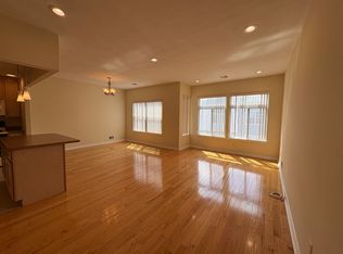 1 Beach Breeze Pl #2, Arverne, NY 11692