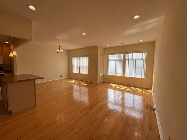 1 Beach Breeze Pl #2, Arverne, NY 11692