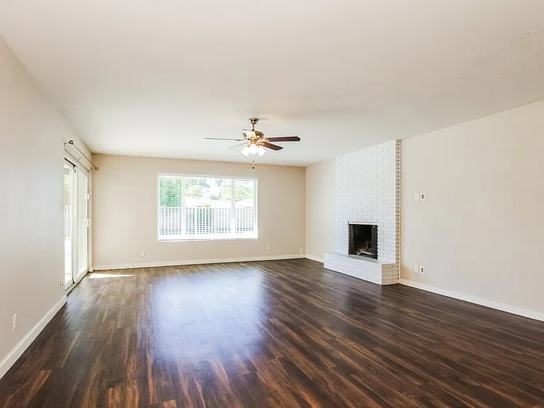 7710 N 7th Ave — Photo 3