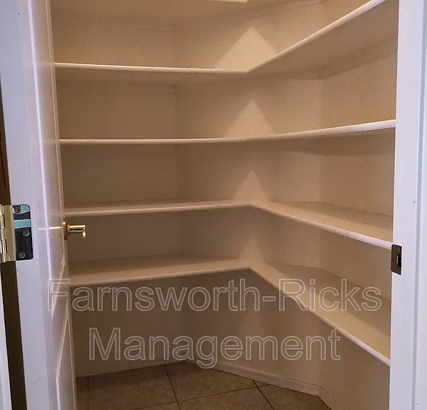 1154 E Locust Dr — Photo 8