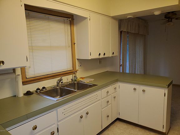 5th image of 2895 Carrie Ln