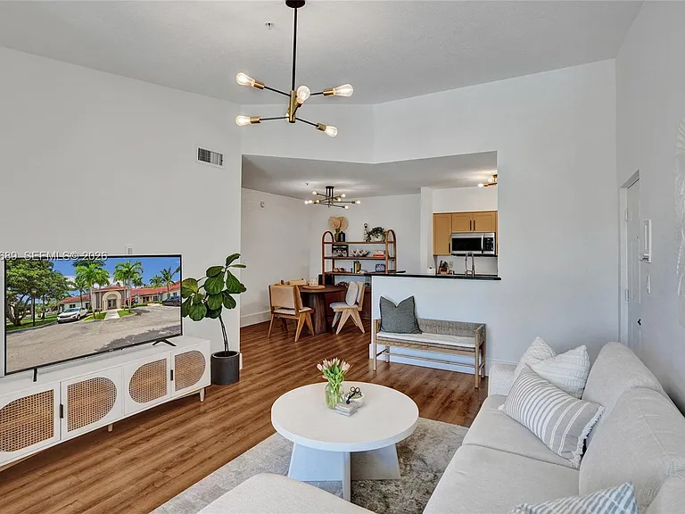 6841 SW 44th St #305 — Photo 8