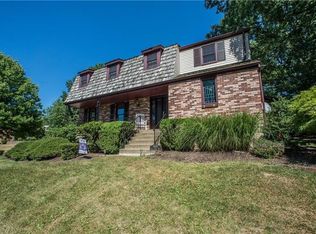 6033 Great Dane Dr, Bethel Park, PA 15102