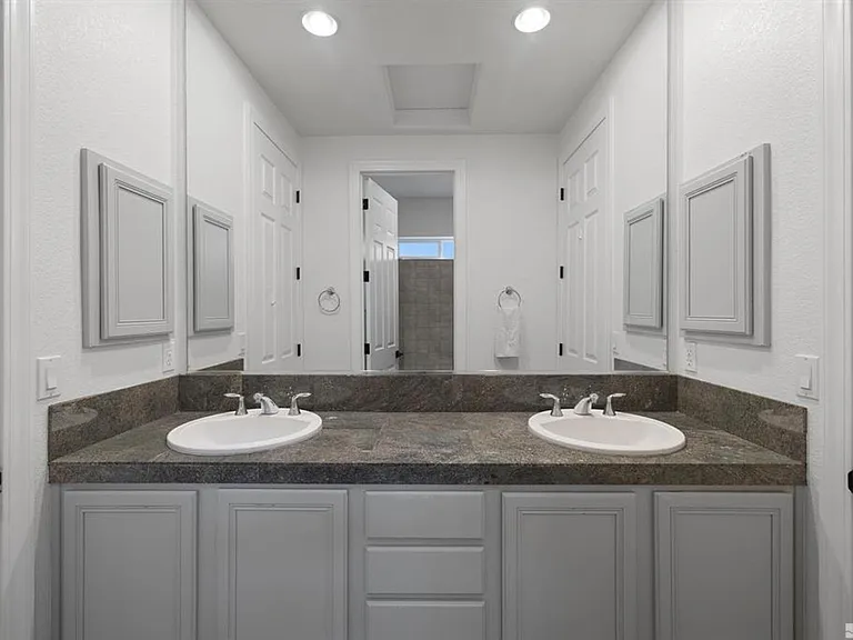 10785 Serratina Dr — Photo 16