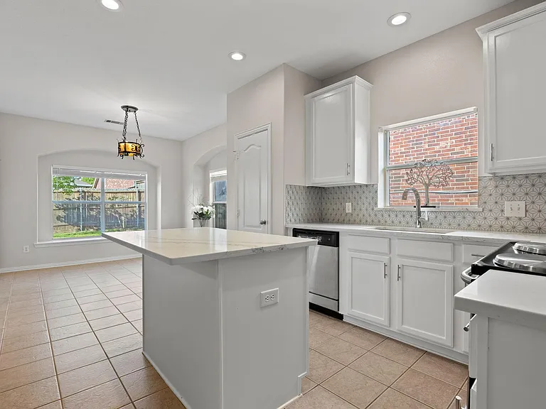 14710 Crystal Lake Dr — Photo 12