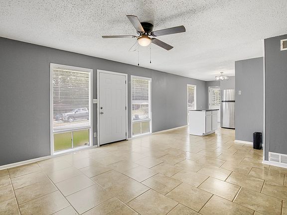 3rd image of 1104 Anderson Dr