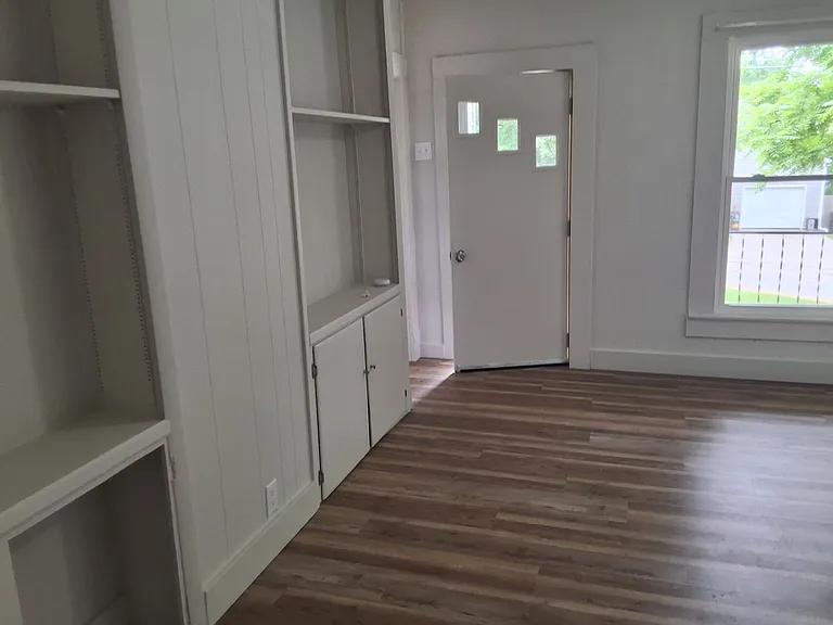 109 E Main St — Photo 17