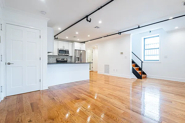 Rented by Silver Line Realty Group NY LLC | media 2