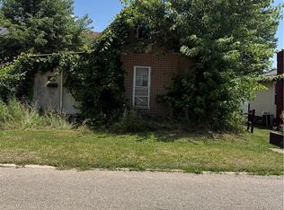 311 McConnell St, Uhrichsville, OH 44683
