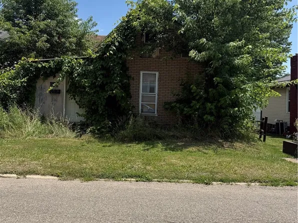 311 McConnell St, Uhrichsville, OH 44683