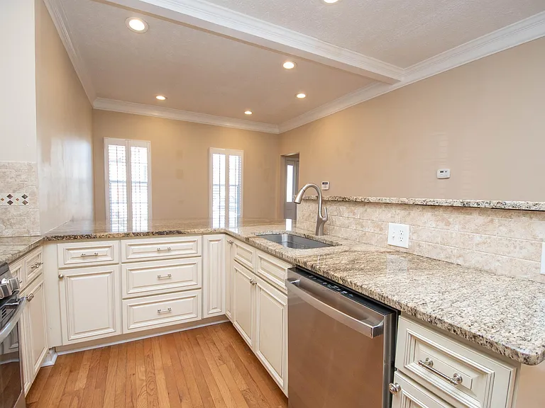 116 Sagamore Ln — Photo 2