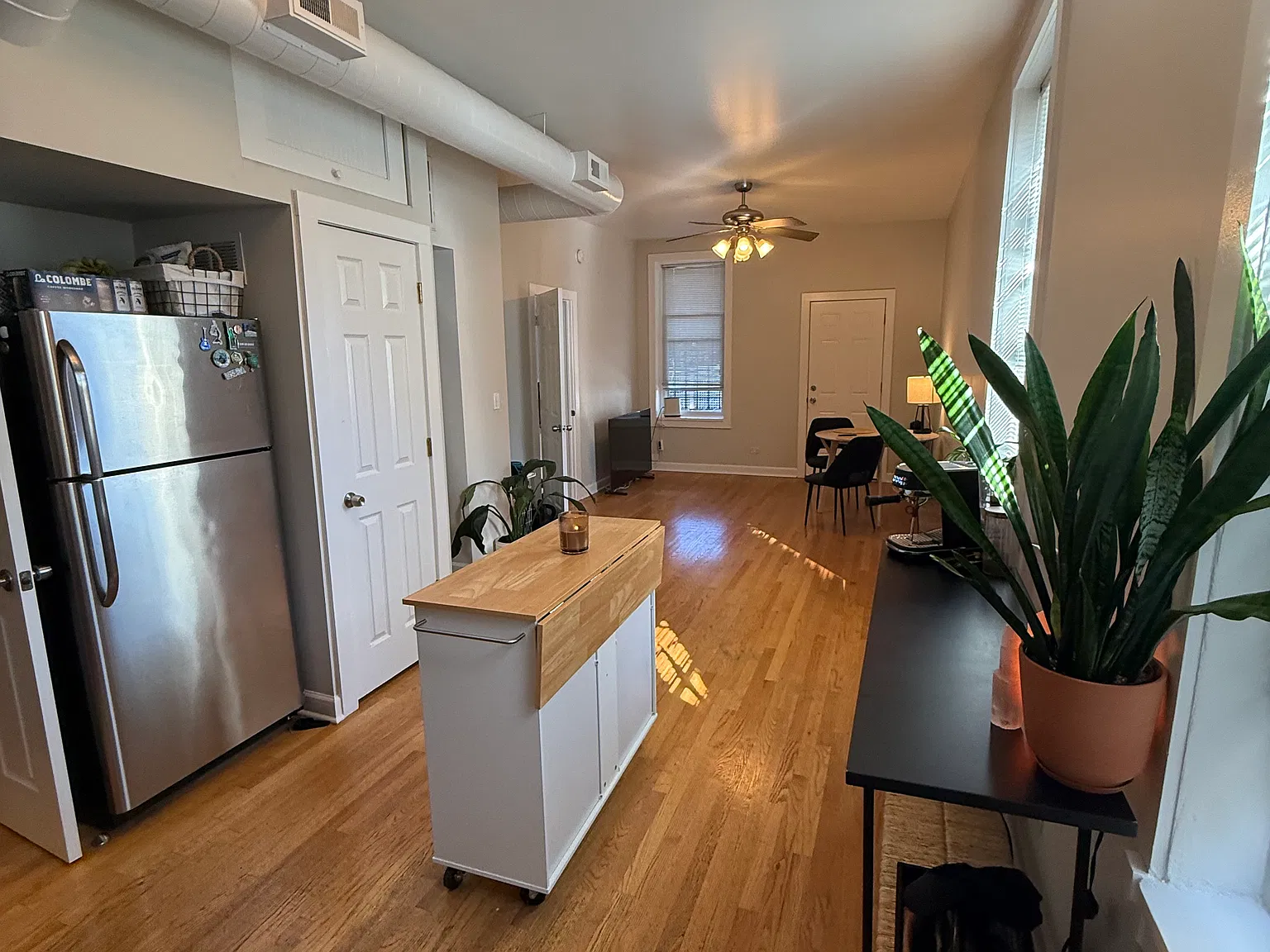2 bed, 800 sqft, $2,030 — Photo 2