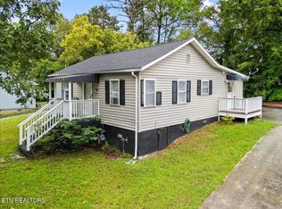 205 Carr Ave, Harriman, TN 37748