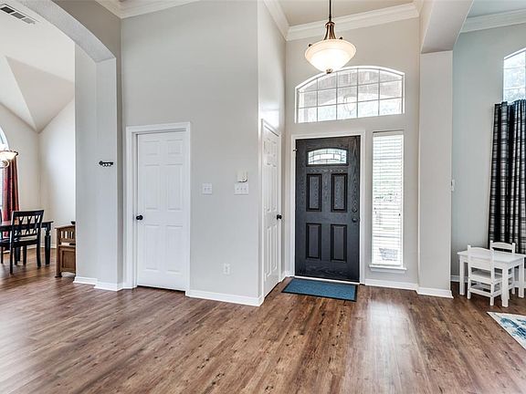 3rd image of 1500 Wildflower Ln