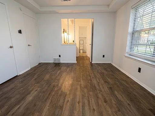 3 bed, 1870 sqft, $2,500 — Photo 2